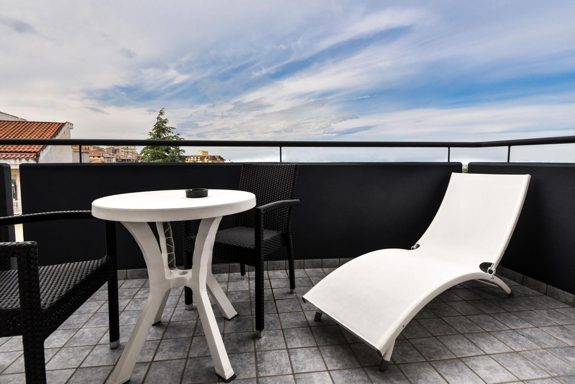 Villa Bianca Hotel & Spa San Salvo Bagian luar foto